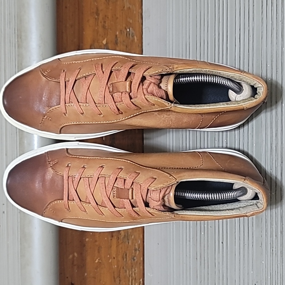 Men's Banana Republic Leather Sneakers Size 8.